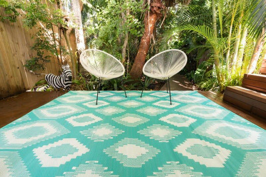 200 x 270cm Positano Aqua and White Outdoor Plastic Rug/Mat - Bright Tech Home